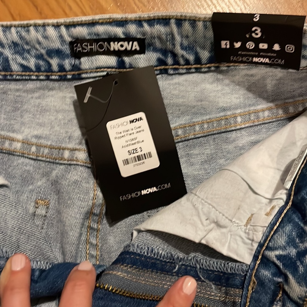 NWT- Fashion Nova Size 3 jeans - Picture 3 of 5